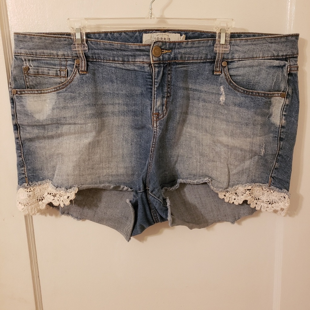 Torrid Jean Shorts with Lace Accents, Sz 18